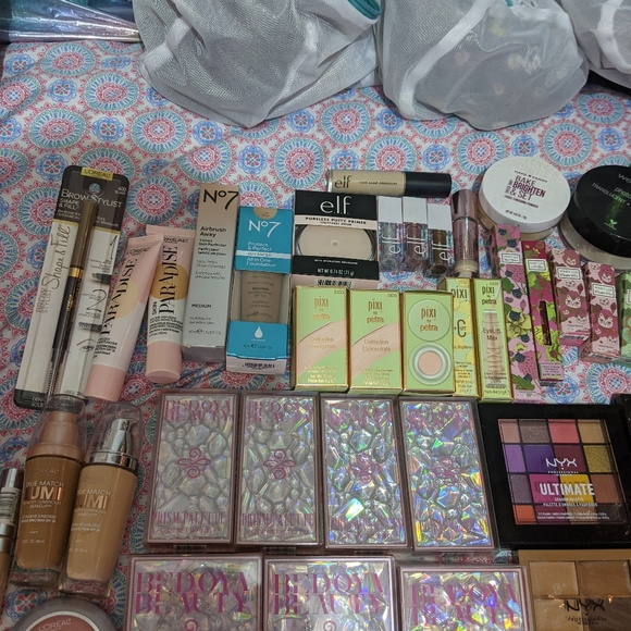 123 individual make up products - Picture 5 of 5